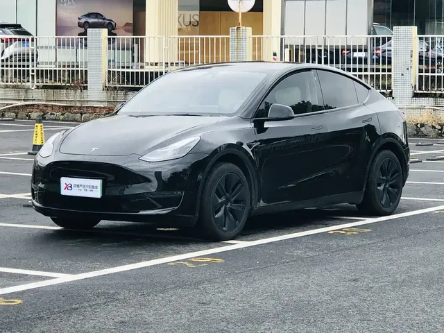 Tesla Model Y 2023 Long Range All-Wheel Drive Edition