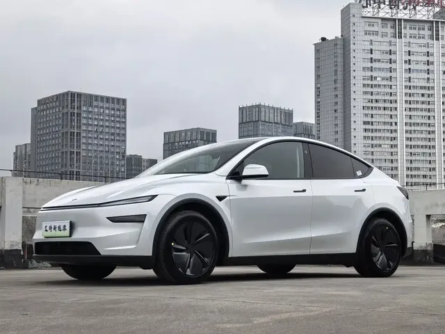 Tesla Model Y 2025 Rear-Wheel Drive