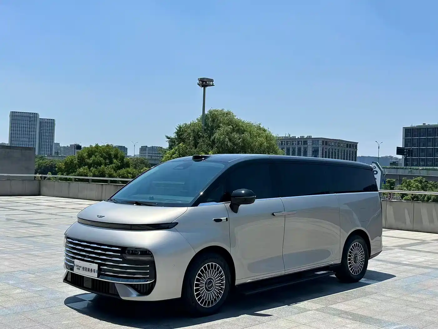 Geely Galaxy V900 2026 Model Base Version 8-Seater