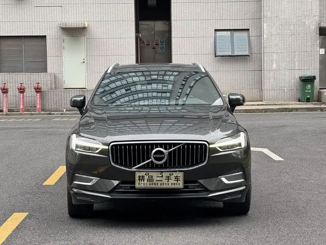 Volvo XC60 2021 T5 AWD Momentum