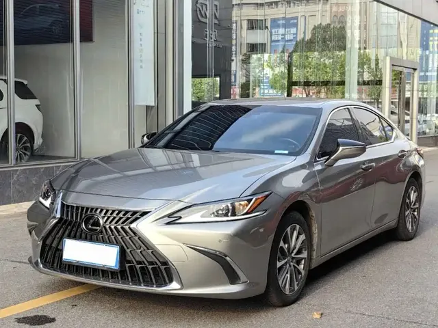 Lexus ES 2022 300h Excellence Edition