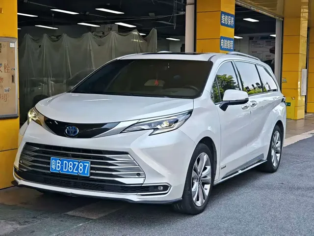 Toyota Sienna 2023 2.5L Hybrid Platinum Edition
