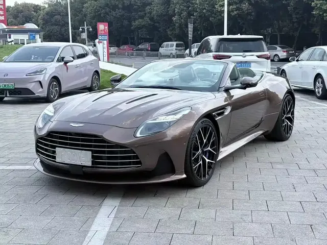 Aston Martin DB12 2025 4.0T V8 Volante