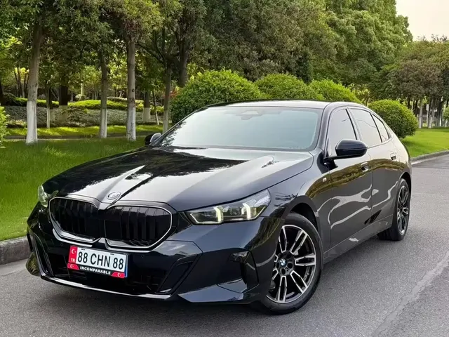 BMW 5 Series 2025 525Li M Sport Package