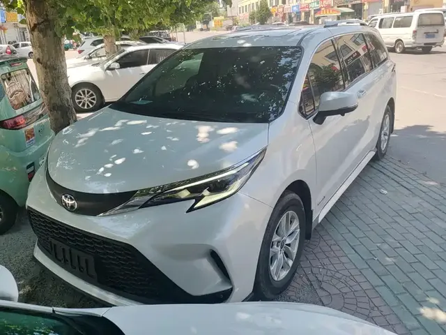 Toyota Granvia 2023 2.5L Hybrid Comfort Edition