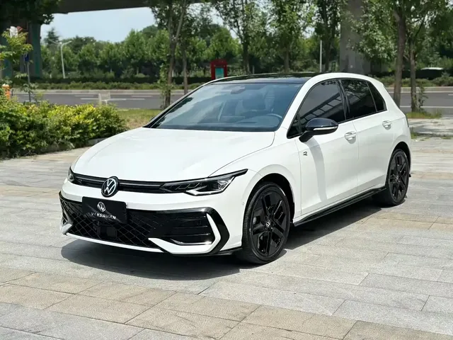 Volkswagen Golf 2025 300TSI R-Line