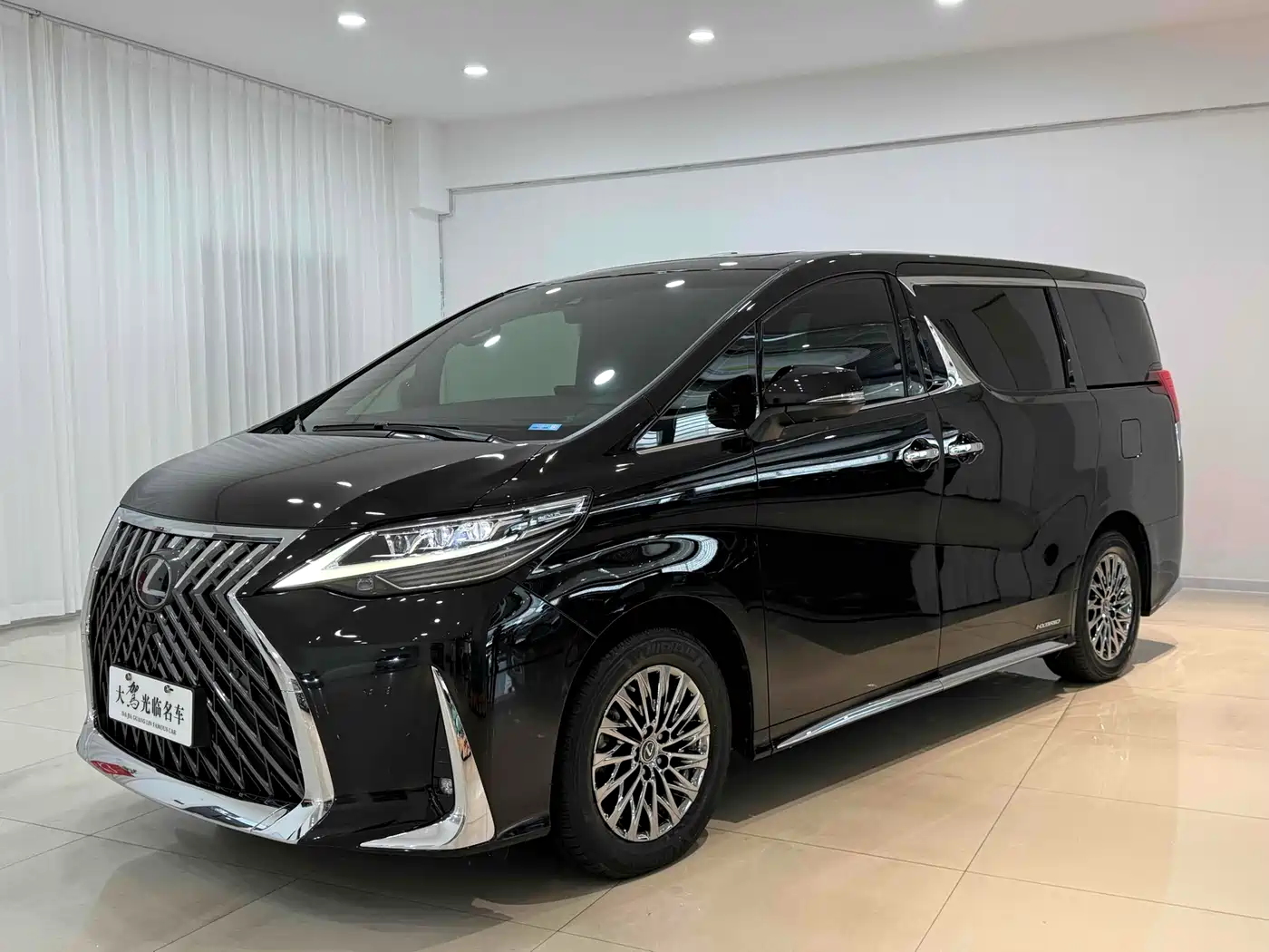 Lexus LM 2020 300h 4-Seat Imperial Edition