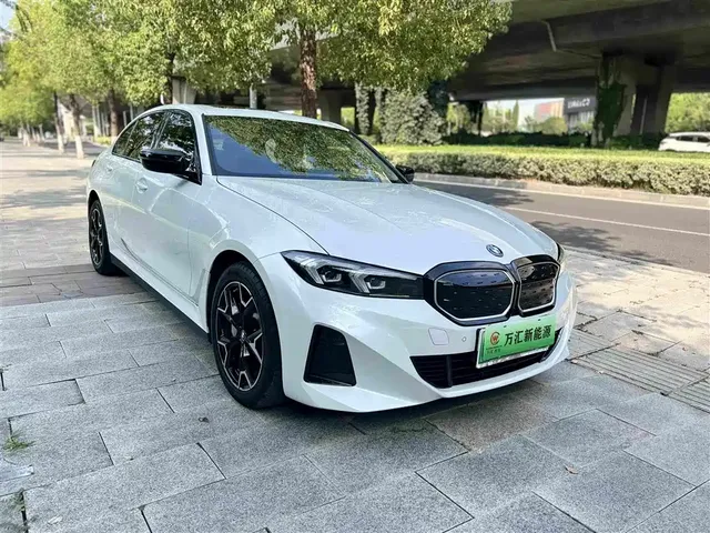 BMW i3 2024 eDrive 40 L Shadow Night Package