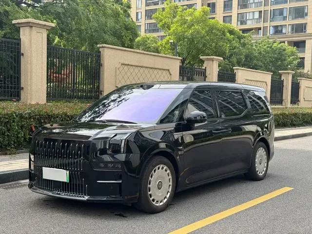 ZEEKR 009 2024 6-seat Executive AWD 108kWh