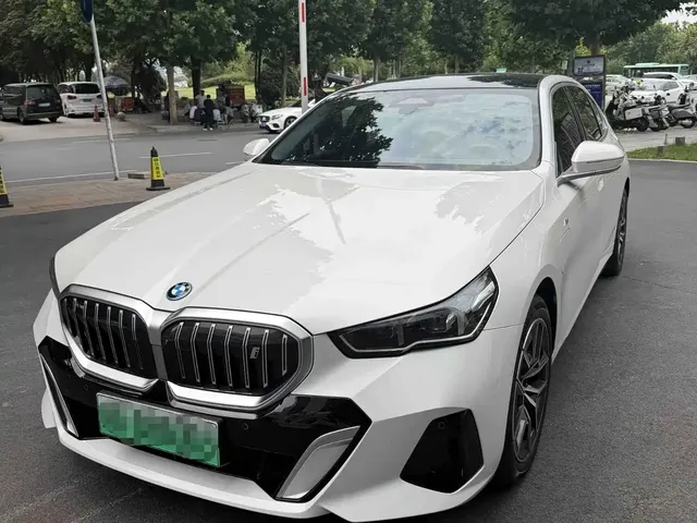 BMW i5 2024 eDrive 35L Premium Model M Sport Package