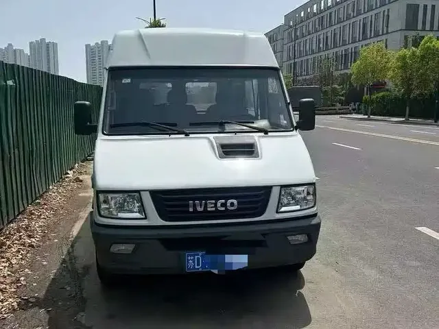 Iveco Daily 2020 Model 2.5T A35 Bus Single-Tire Low Roof 5-9 Seats China V
