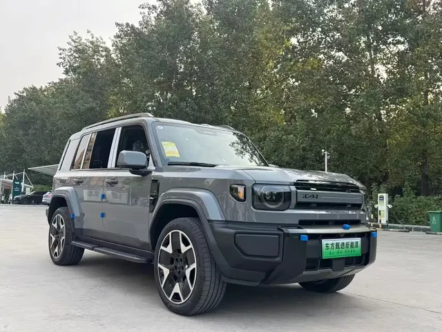iCAR V27 2026 200KM AWD Falcon 500