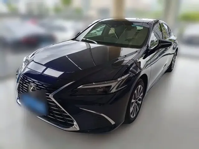 Lexus ES 2025 300h Ultimate Edition