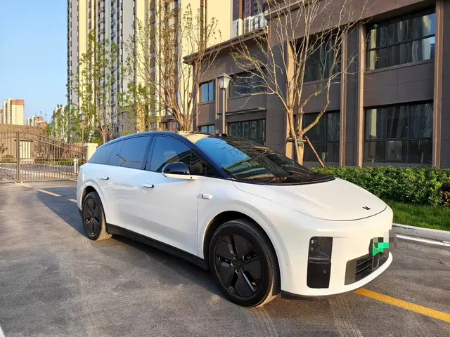 Li Auto i6 2025 4WD Base Model