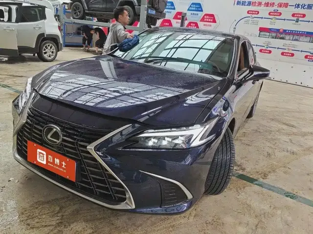 Lexus ES 2025 200 Ultimate Edition