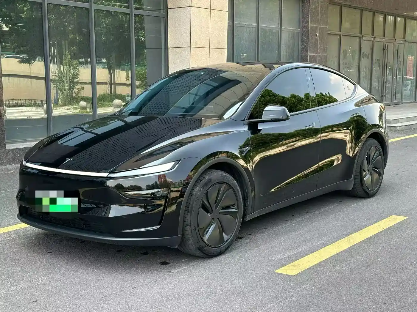 Tesla Model Y 2025 Model Long Range All-Wheel Drive Launch Edition