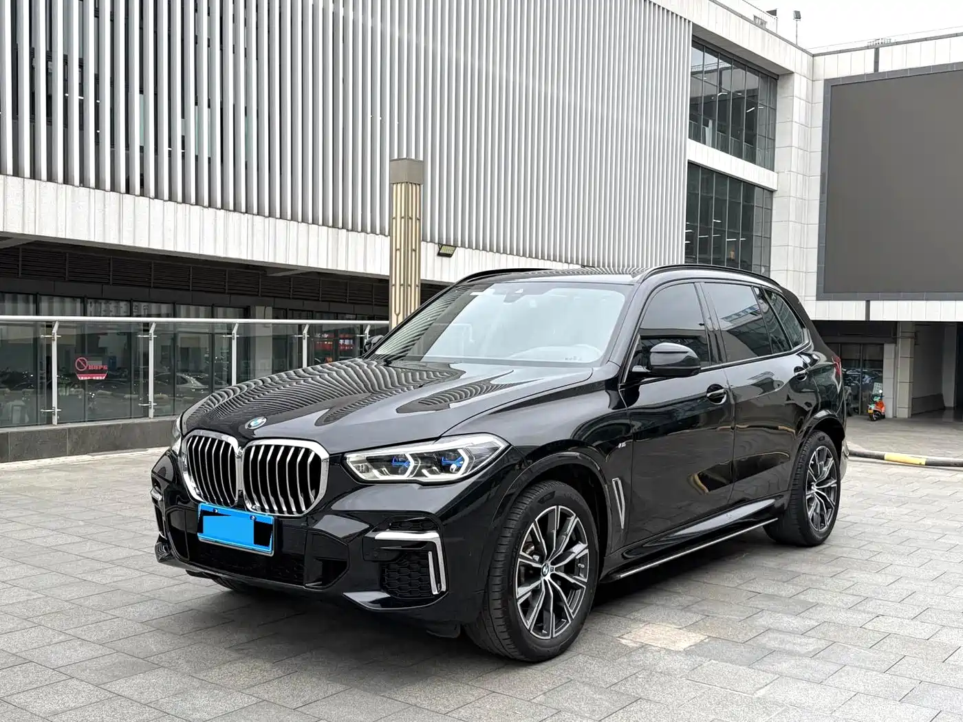 BMW X5 2022 xDrive 30Li Premium M Sport Package