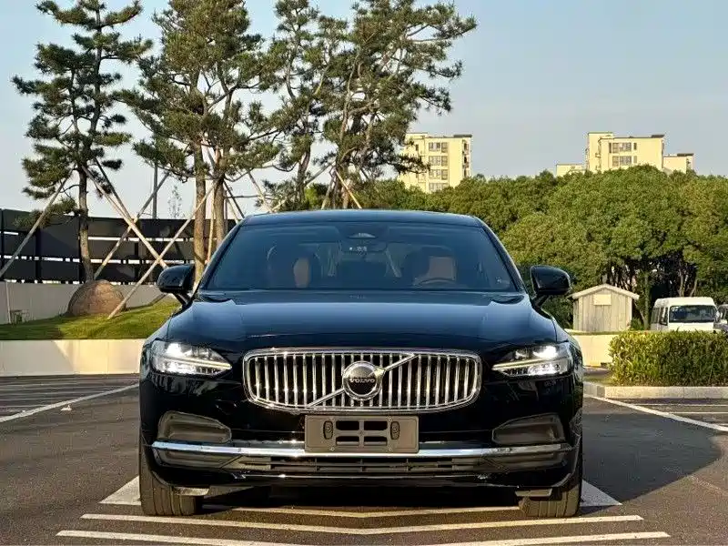 Volvo S90 2023 B5 Intelligent Vision Luxury Edition