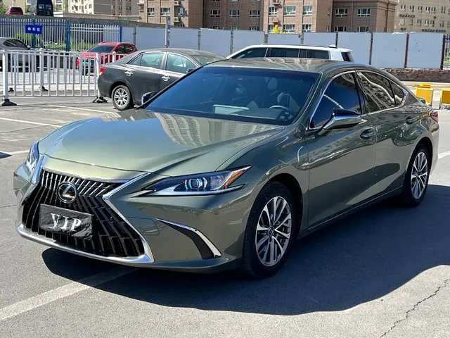 Lexus ES 2022 300h Excellence Edition