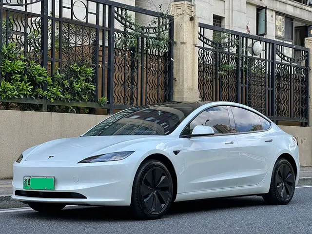 Tesla Model 3 2025 Model Year Facelift Rear-Wheel Drive
