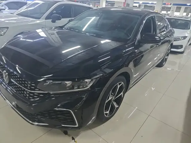 Volkswagen Passat 2025 Outstanding 330TSI Starlight Elite Edition