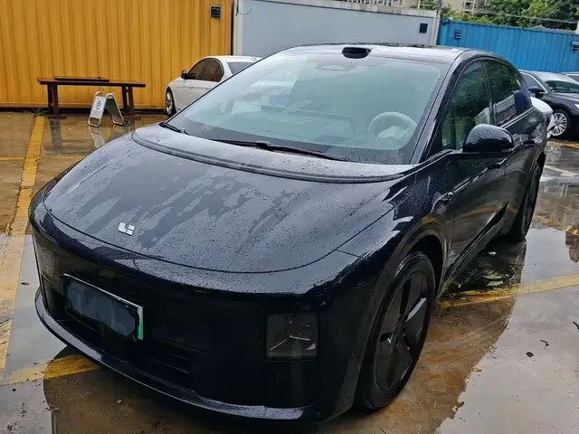 Li Auto i6 2025 2WD Base Model