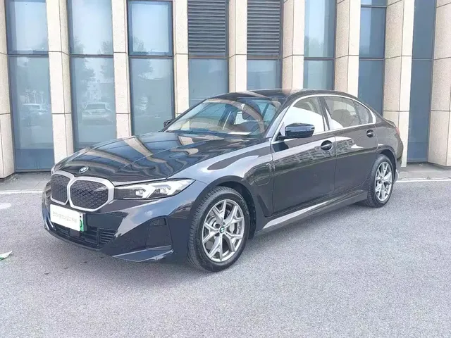 BMW i3 2025 eDrive 35 L
