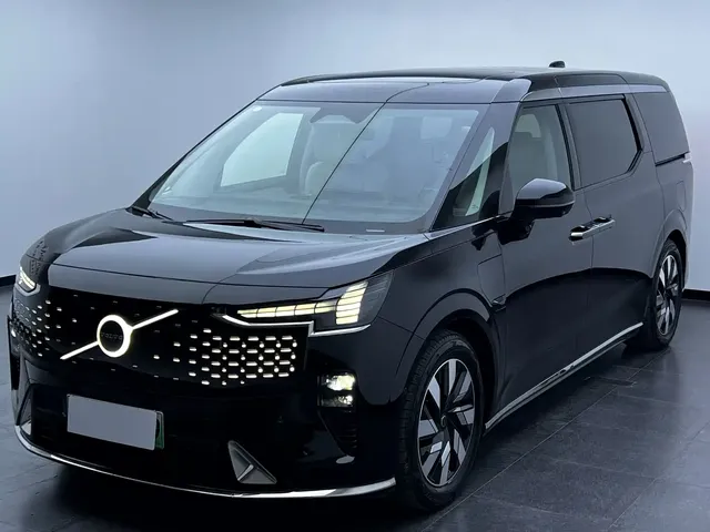 Volvo EM90 2025 Ultra Six-Seater