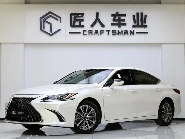 Lexus ES 2022 300h Excellence Edition