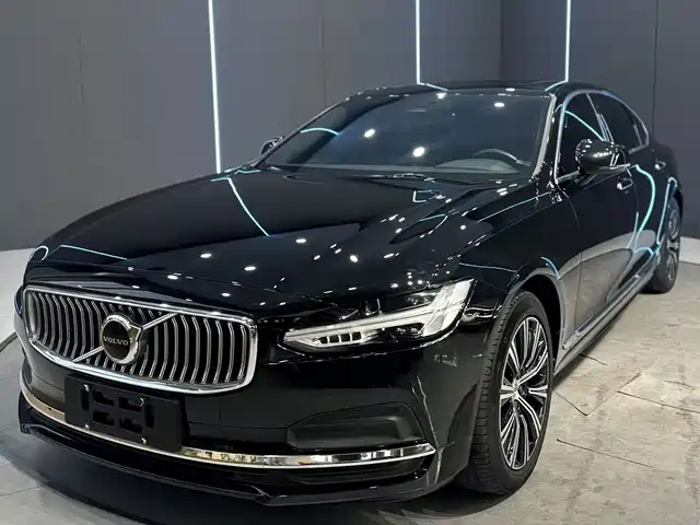 Volvo S90 2022 B5 Momentum Luxury Edition