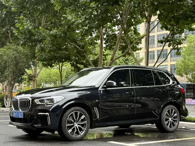 BMW X5 2022 xDrive 30Li Premium M Sport Package