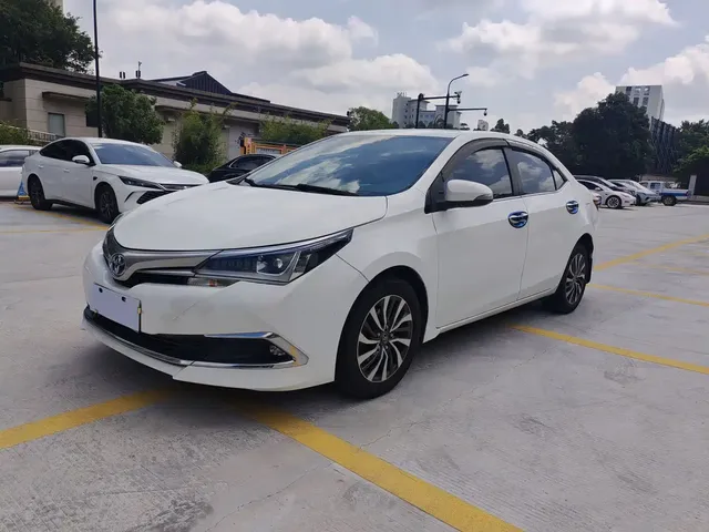 Toyota Corolla 2017 Facelift Hybrid 1.8L E-CVT Elite Edition