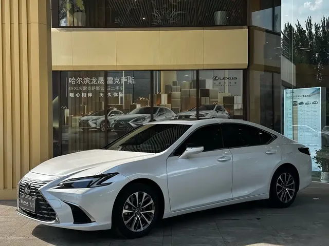 Lexus ES 2025 200 Ultimate Edition