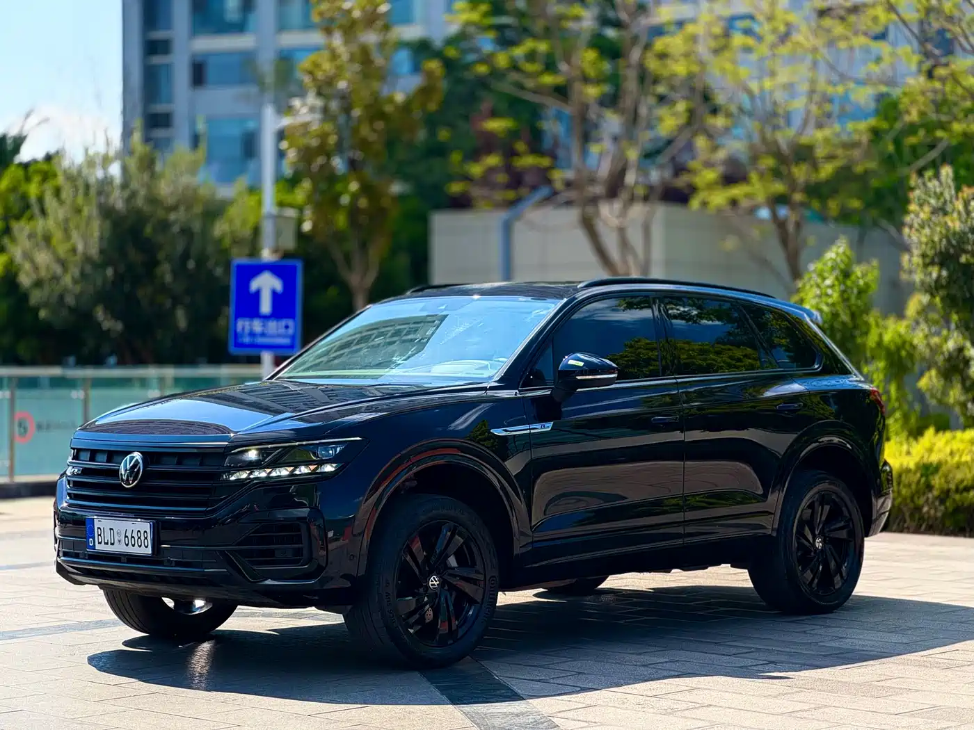 Volkswagen Touareg 2021 3.0TSI R-Line Classic Sport Package