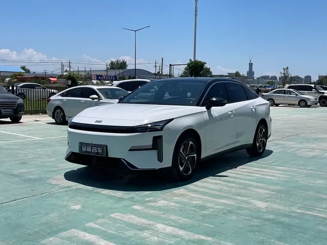 Geely Galaxy L6 2025 EM-i 140km Explorer+ Edition