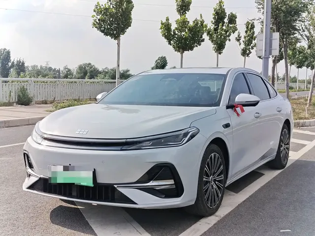 Geely Galaxy A7 2025 EM-i
