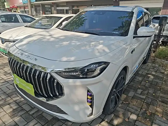 Jetour X70 PLUS 2023 1.6T DCT Champion PRO 5-seater