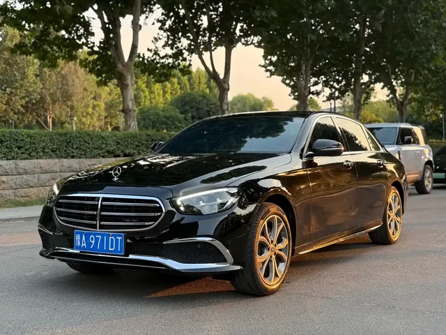 Mercedes-Benz E-Class 2023 E 300 L Fashion