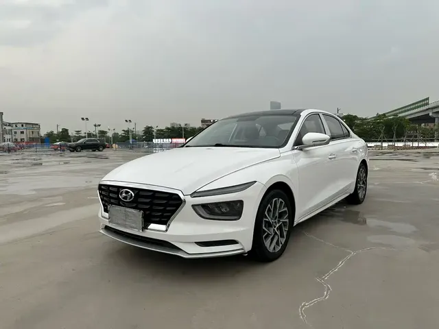 Hyundai Mistra 2021 1.8L CVT GLX Elite