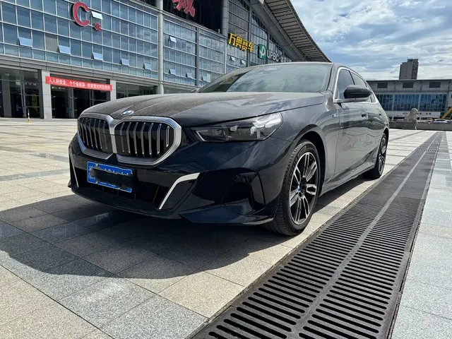 BMW 5 Series 2025 525Li M Sport Package