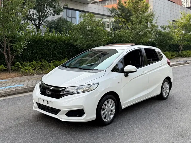 Honda Fit 2018 1.5L CVT Comfort Sunroof Edition