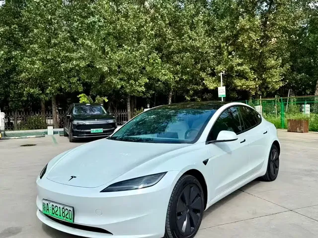Tesla Model Y 2025 Rear-Wheel Drive