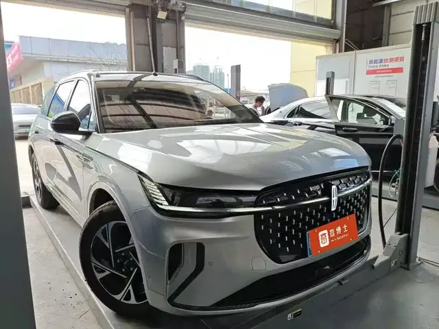 Lincoln Nautilus 2023 2.0T 4WD Premium Hybrid Edition