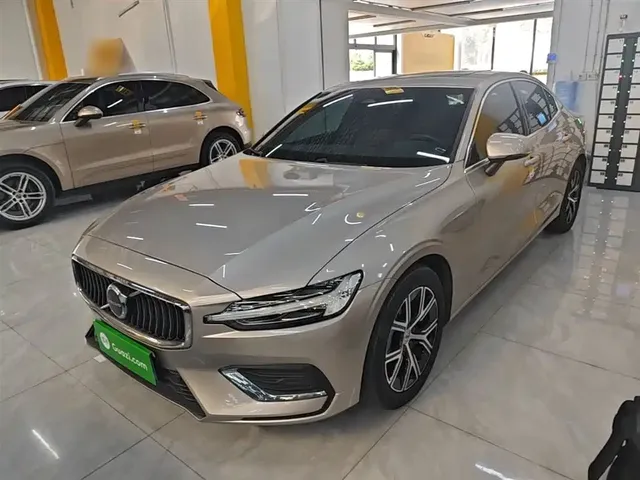 Volvo S60 2023 B4 Smart Comfort Luxury Edition
