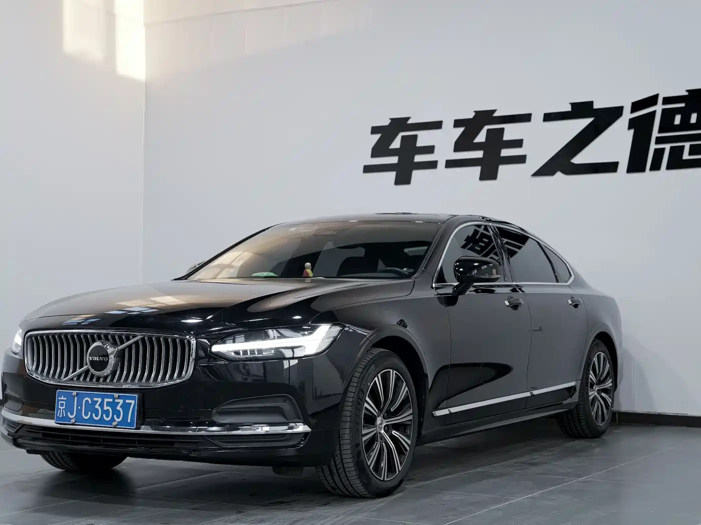 Volvo S90 2022 B5 Momentum Luxury Edition