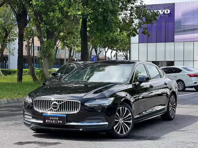Volvo S90 2024 B5 Momentum Luxury Edition