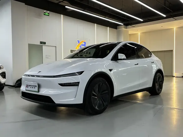 Tesla Model Y 2026 Facelift Long Range Rear-Wheel Drive