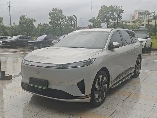 Dongfeng Yipai eπ008 2025 210Ultra Ruyi Edition 5-Seater