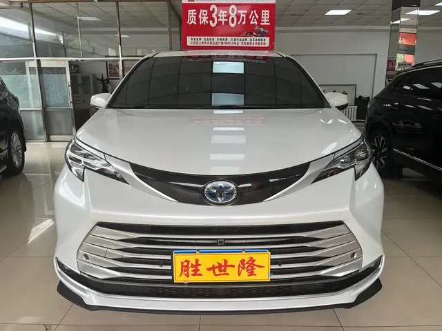 Toyota Sienna 2023 2.5L Hybrid Platinum Edition