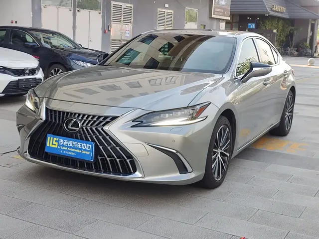 Lexus ES 2022 300h Ultimate Edition